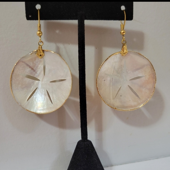 SAND DOLLAR SHELL EARRINGS - Picture 4 of 11